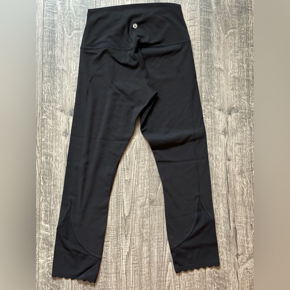Lululemon Align Scalloped Hem High-Rise Crop Leggings 23" — Black — Size 6 - Picture 4 of 9